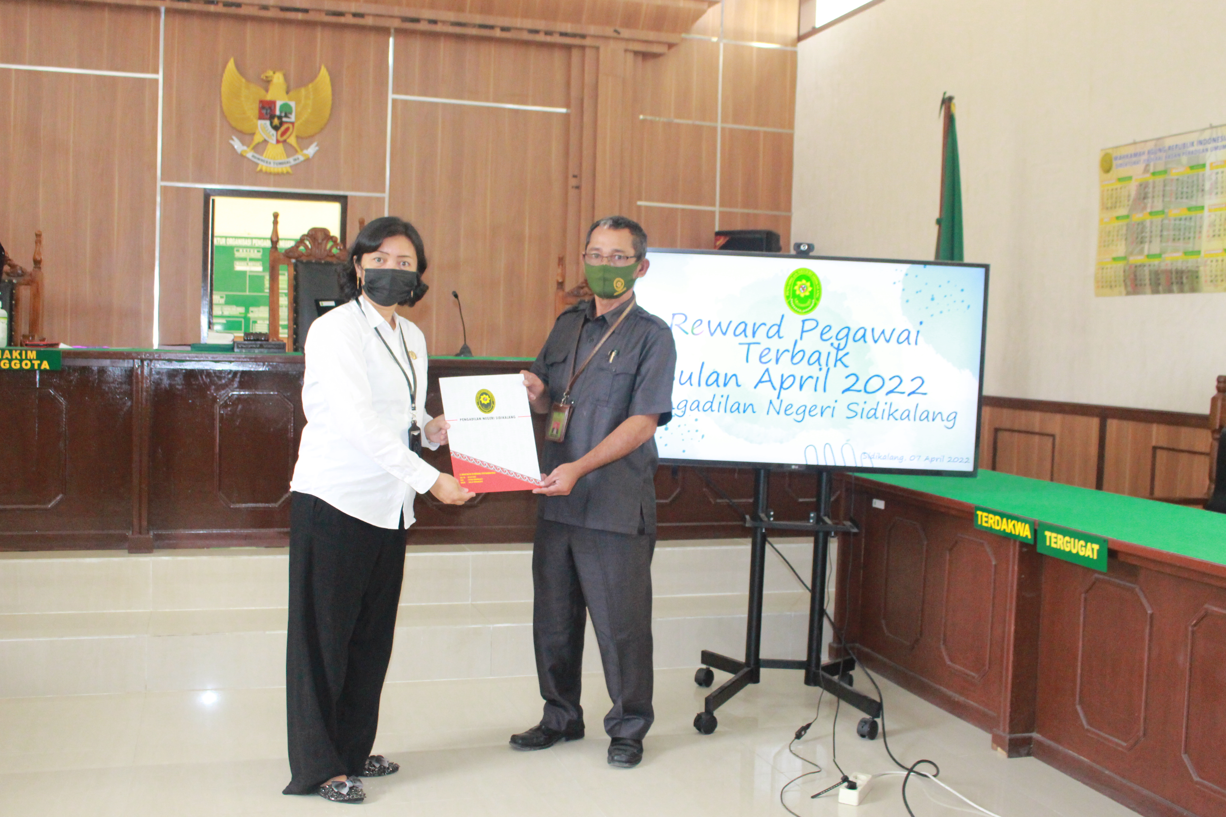 REWARD PEGAWAI TERBAIK BULAN APRIL 2022 